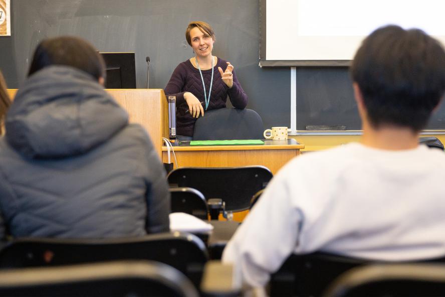 Bioology lecturer Lauren Crowe teaching in a classroom