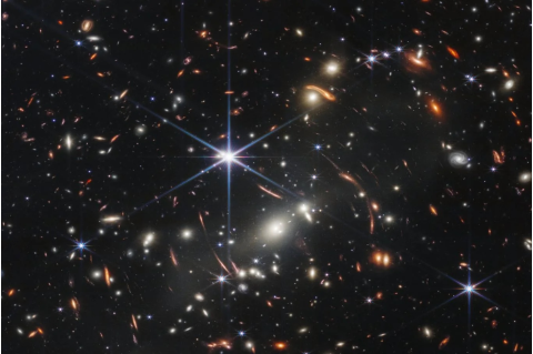 Звезды и галактики в темном небе.Космический телескоп Джеймса Уэбба, самый большой и чувствительный в своем роде, позволит нам обнаружить первые галактики, говорит астроном Тафтс.