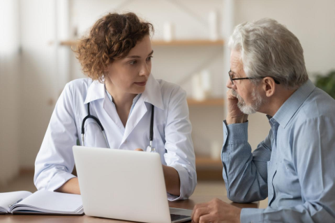 A doctor talks with an older patient. Tufts study shows that an online site helps older chronic kidney disease patients make treatment choices more aligned with their goals and preferences